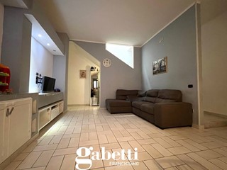 Casa Indipendente in Vendita a Calvi Risorta, 50'000€, 180 m²