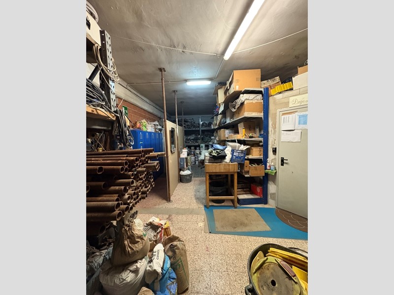 Magazzino in Vendita a Genova, zona Nervi, 293'000€, 204 m²