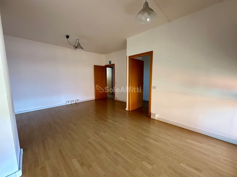 Capannone in Affitto a Latina, 450€, 45 m²