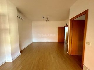 Capannone in Affitto a Latina, 450€, 45 m²