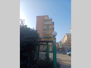 Appartamento in Vendita a Palermo, zona ROMAGNOLO, 135'000&euro;, 120 m²