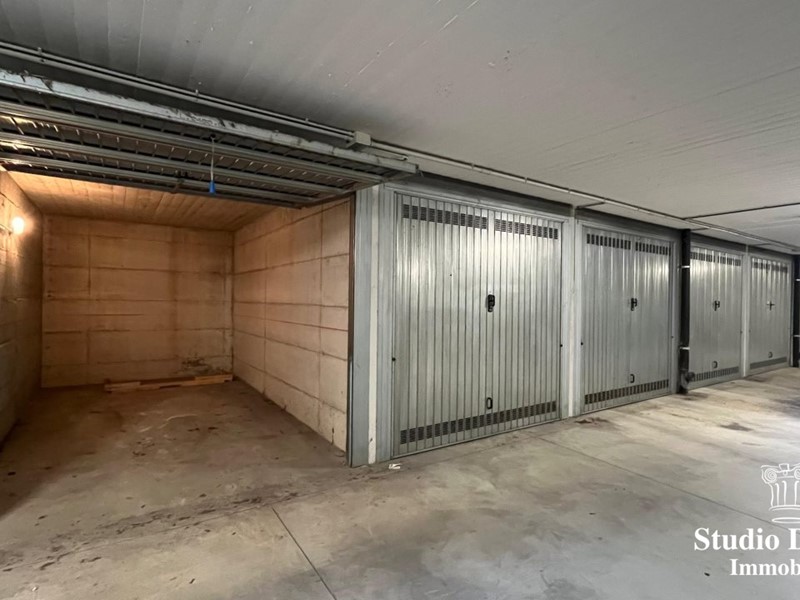 Box in Vendita a Verano Brianza, 15'000€, 15 m²