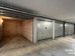 Box in Vendita a Verano Brianza, 15'000€, 15 m²