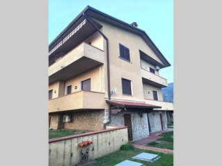 Casa Semi Indipendente in Vendita a Pietrasanta, zona Strettoia, 390'000€, 210 m², arredato, con Box