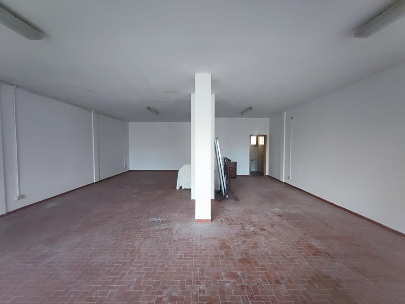 Immobile commerciale in Vendita a Ponsacco, 78'000€, 106 m²