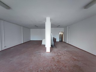 Immobile commerciale in Vendita a Ponsacco, 78'000€, 106 m²