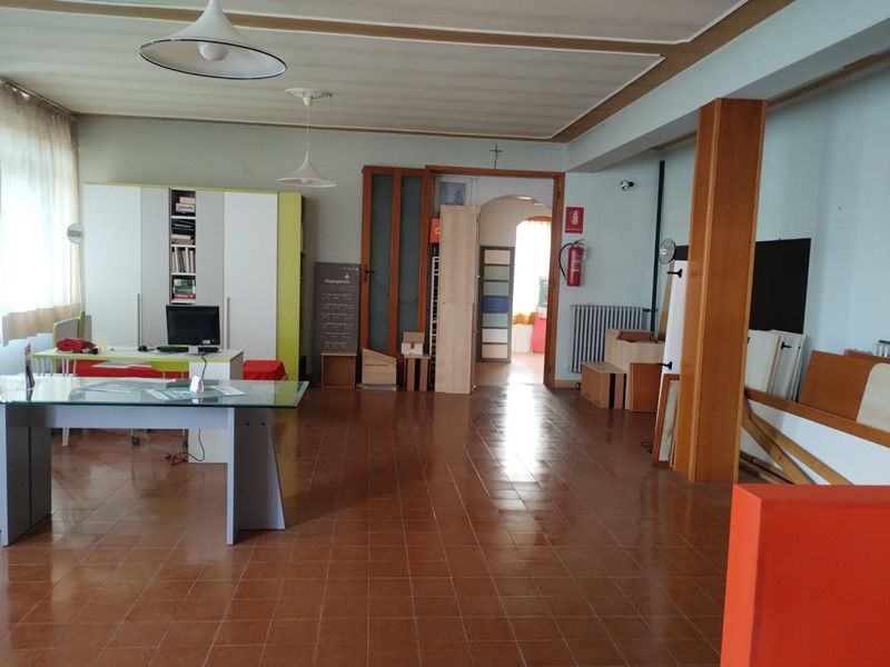 Immobile commerciale in Vendita a Terricciola, zona Selvatelle, 63'000€, 160 m²