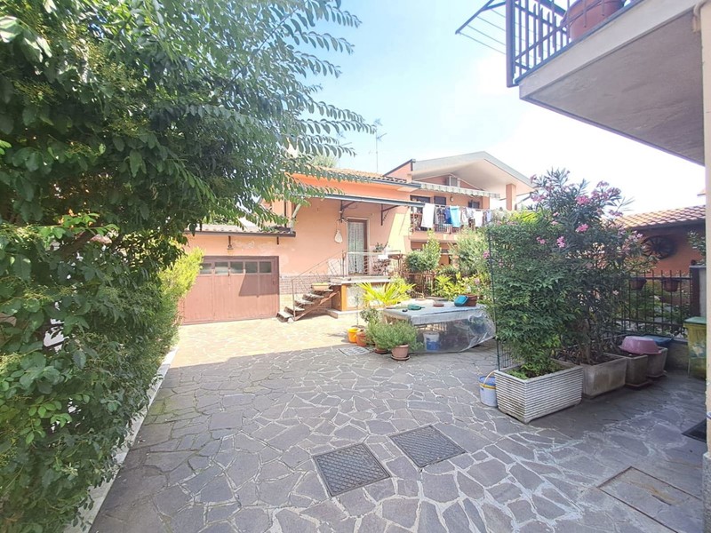 Villa bifamiliare in Vendita a Magenta, 278'000€, 205 m²