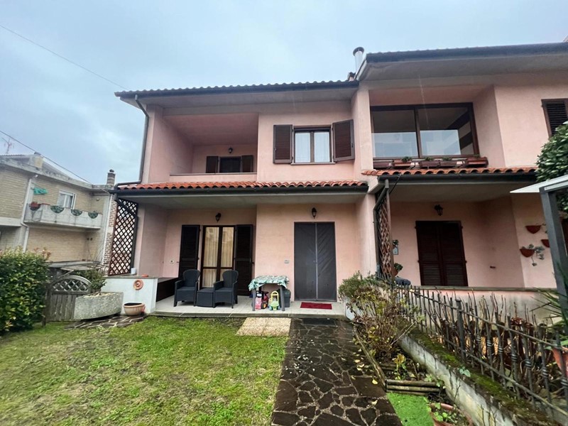 Villetta a schiera in Vendita a Montecastrilli, 155'000€, 180 m²