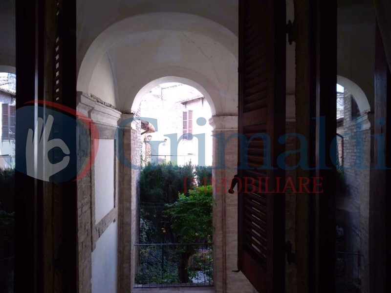 Quadrilocale in Vendita a Bevagna, 130'000€, 116 m²