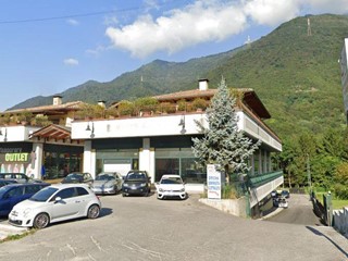 Immobile commerciale in Vendita a Niardo, 400'000€, 988 m²