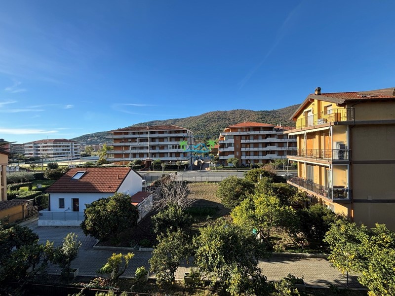 Bilocale in Vendita a Andora, zona Marina Di Andora, 190'000€, 51 m², arredato, con Box