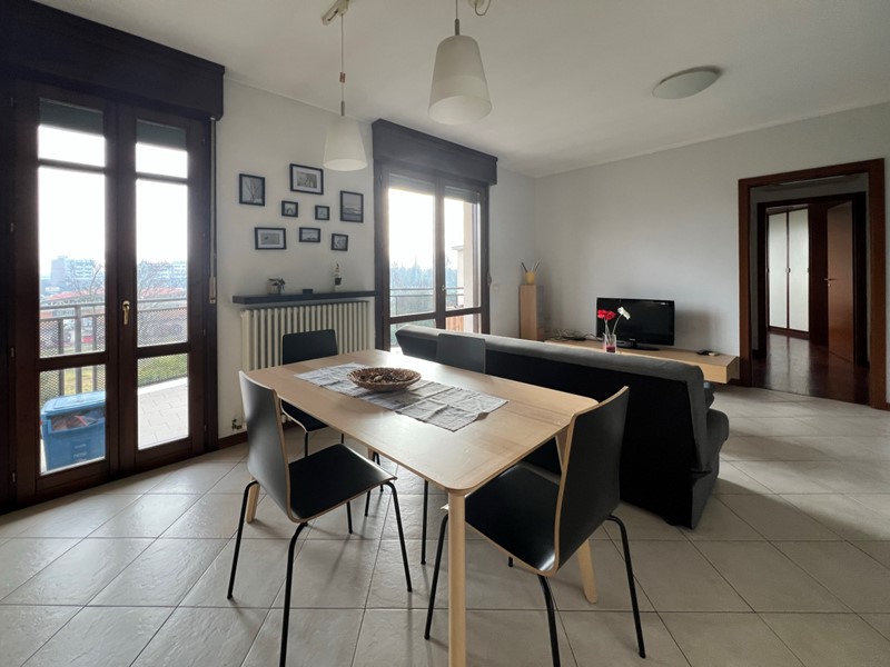 Quadrilocale in Vendita a Reggio Emilia, zona San Prospero, 240'000€, 88 m², arredato, con Box