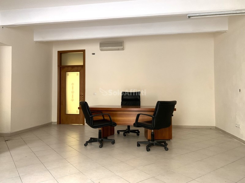 Ufficio in Affitto a Catanzaro, zona Centro storico, 300€, 60 m²