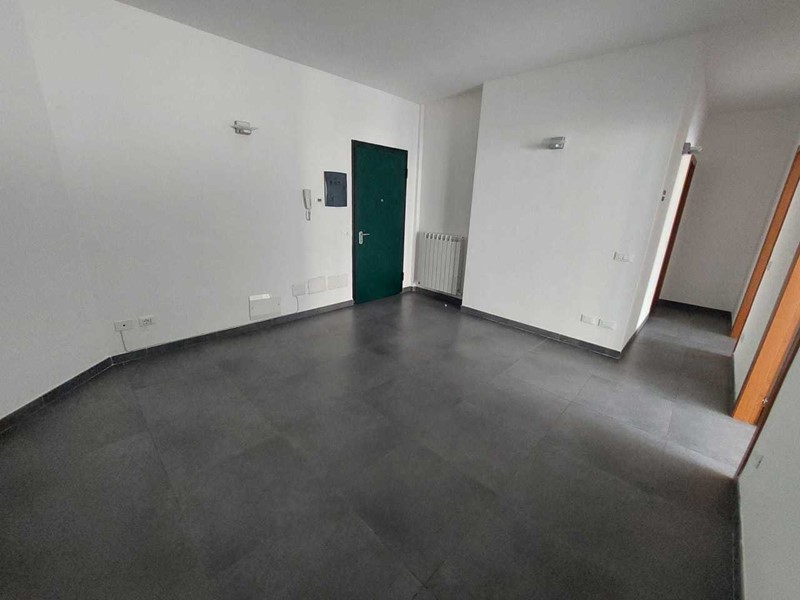 Capannone in Affitto a Sarzana, 800€, 70 m²