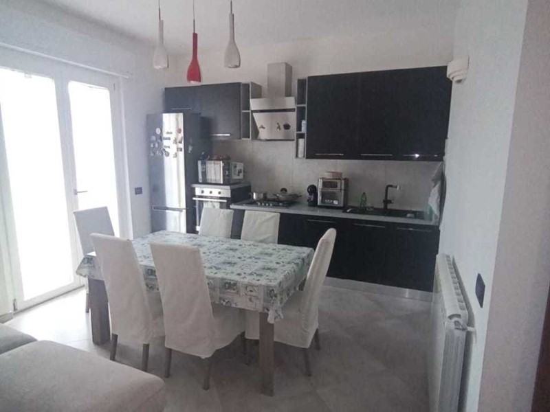 Quadrilocale in Vendita a Castelnuovo Magra, 210'000€, 95 m², con Box