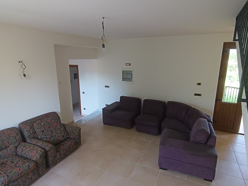 Casa Indipendente in Vendita a Castelnuovo Magra, 450'000&euro;, 280 m²