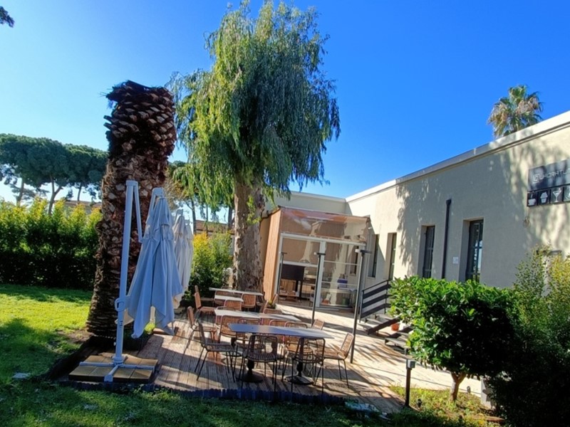 Attività commerciale in Vendita a Lamezia Terme, 350 m², arredato