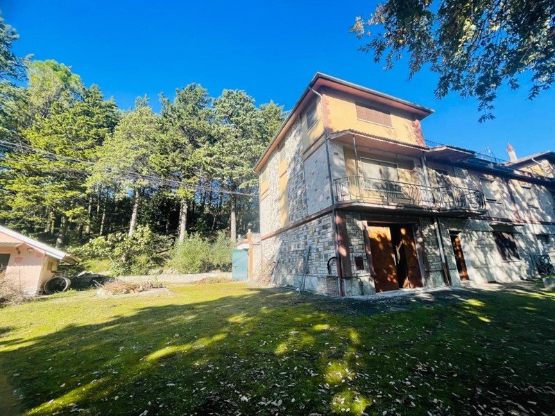 Casa Semi Indipendente in Vendita a Serra San Quirico, 165'000€, 270 m²