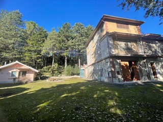Casa Semi Indipendente in Vendita a Serra San Quirico, 165'000€, 270 m²