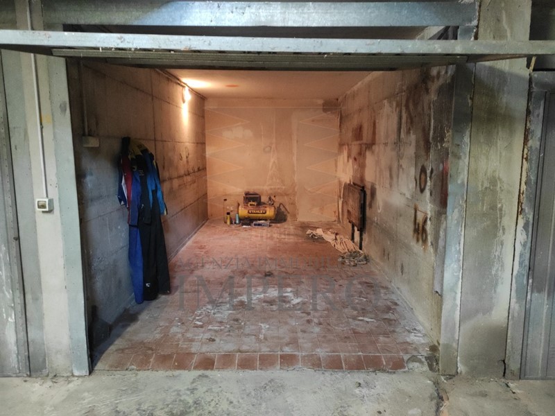 Box in Vendita a Ventimiglia, zona Roverino, 17'000€, 14 m²