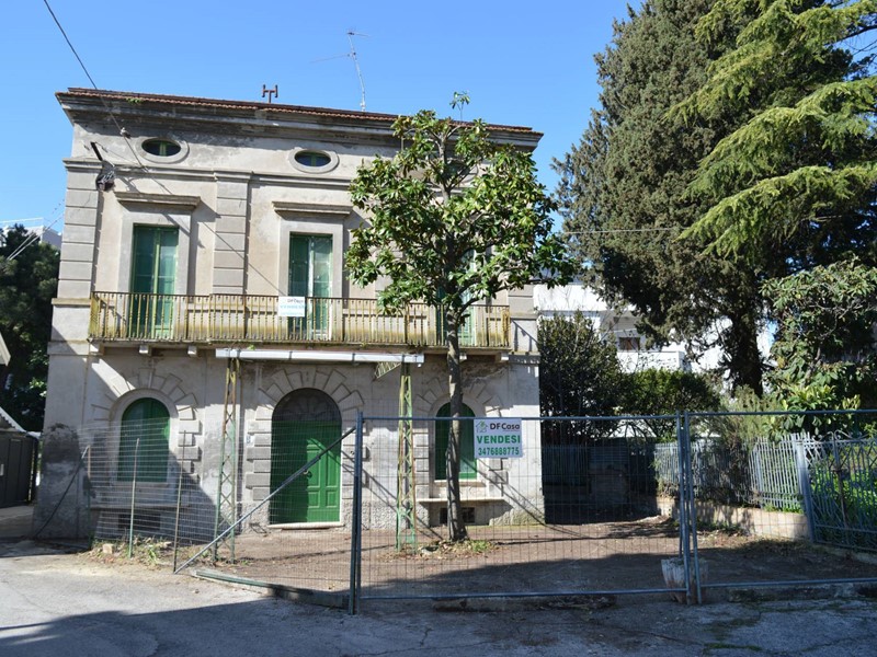 Casa Indipendente in Vendita a Vasto, zona Vasto Paese, 159'000€, 241 m²