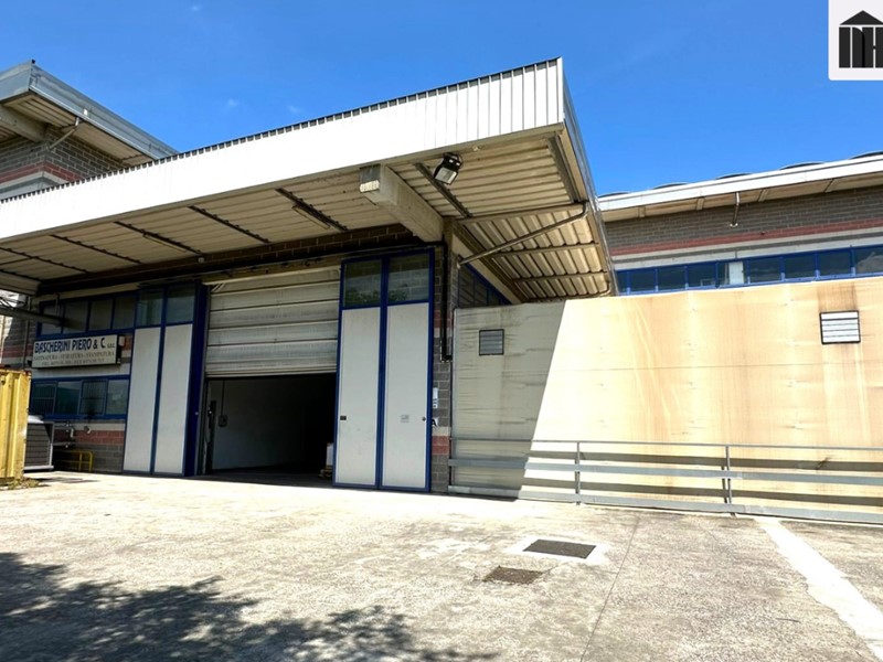 Capannone in Vendita a Santa Croce sull'Arno, 390'000€, 500 m²