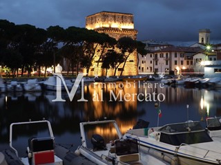 Negozio in Affitto a Viareggio, 1'100€, 75 m²