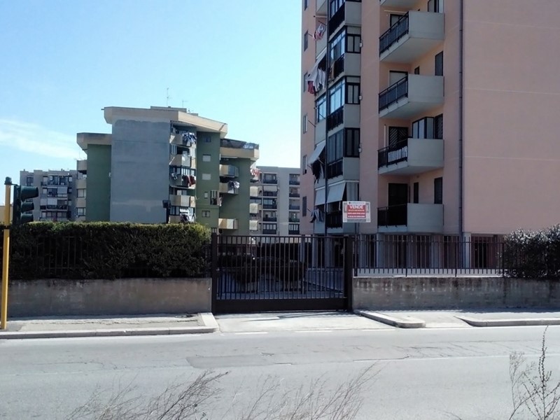 Box in Vendita a Bari, 75'000€, 500 m²