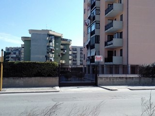 Box in Vendita a Bari, 75'000€, 500 m²