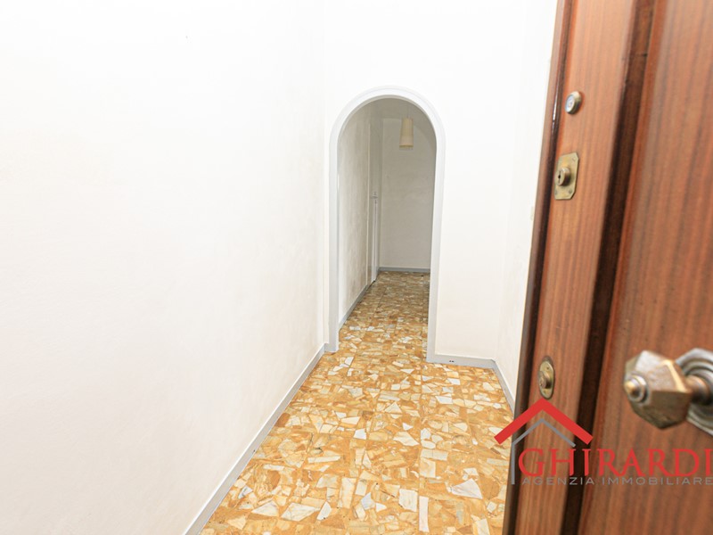 Quadrilocale in Vendita a Genova, zona Sestri Ponente, 69'000€, 67 m²