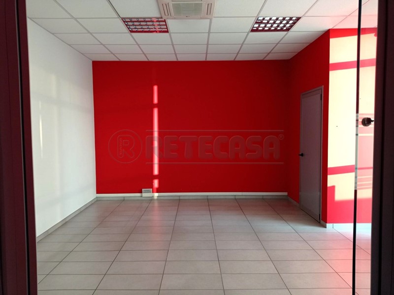 Ufficio in Affitto a Dueville, zona POVOLARO, 3'000€, 330 m²