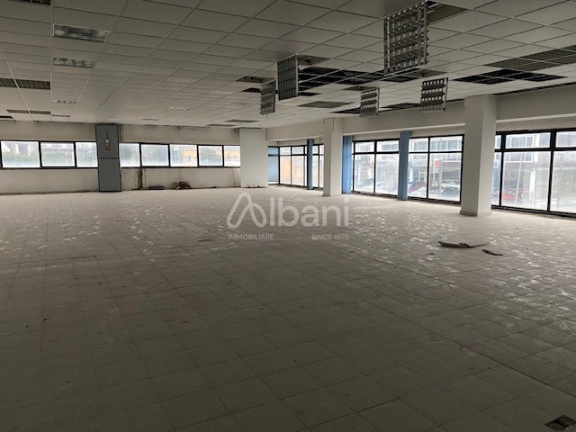 Capannone in Affitto a Aulla, 9'800€, 2000 m²