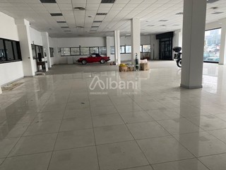 Capannone in Affitto a Aulla, 9'800€, 2000 m²