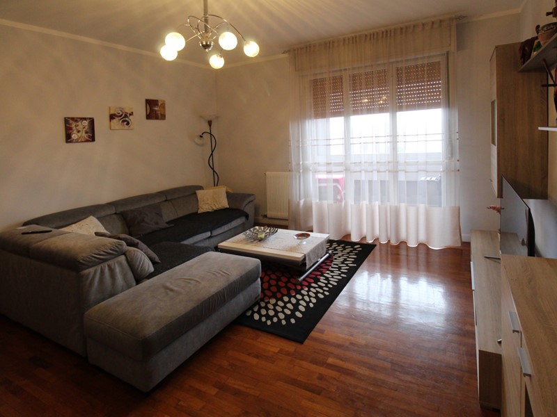 Quadrilocale in Vendita a Reggio Emilia, zona Stazione, 145'000€, 95 m², arredato, con Box