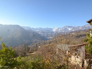 Casa Semi Indipendente in Vendita a Recoaro Terme, zona Rovegliana, 35'000&euro;, 192 m², con Box