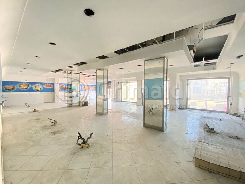 Immobile commerciale in Affitto a Giugliano in Campania, 152 m²