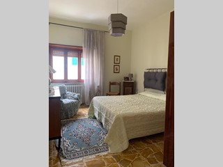 Appartamento in Vendita a Semproniano, zona Petricci, 130'000€, 110 m², arredato, con Box