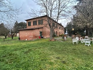 Casale in Vendita a Siena, 580'000€, 430 m²