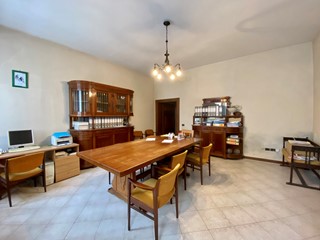 Ufficio in Vendita a Noventa Vicentina, 160'000€, 570 m²