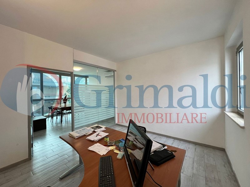 Ufficio in Affitto a Corciano, 300€, 12 m², arredato