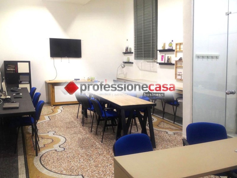 Ufficio in Affitto a Livorno, 800€, 90 m²