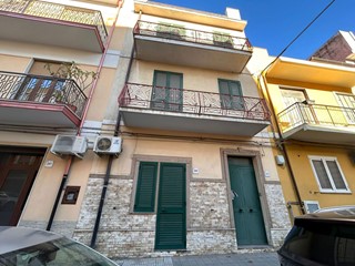 Casa Indipendente in Vendita a Barcellona Pozzo di Gotto, 75'000€, 160 m²