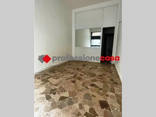 Negozio in Affitto a Livorno, 400€, 22 m²
