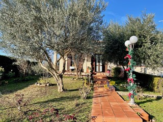 Casa Indipendente in Vendita a Felino, 395'000€, 200 m², arredato, con Box