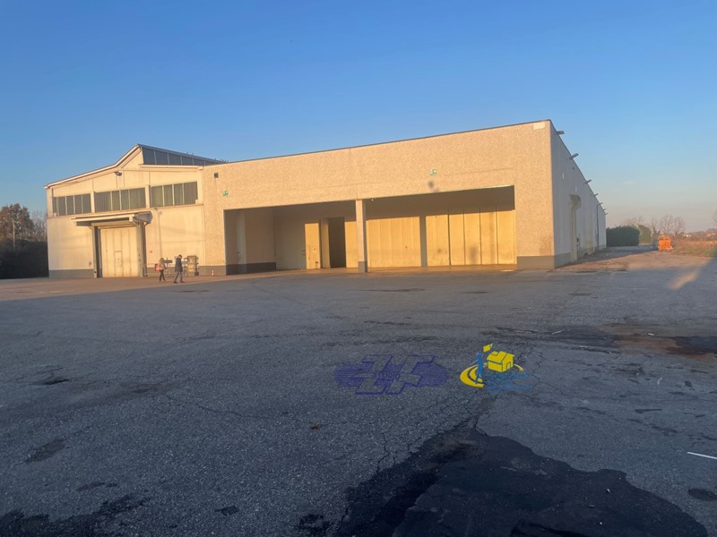 Capannone in Vendita a Luzzara, 3'200'000€, 5770 m²