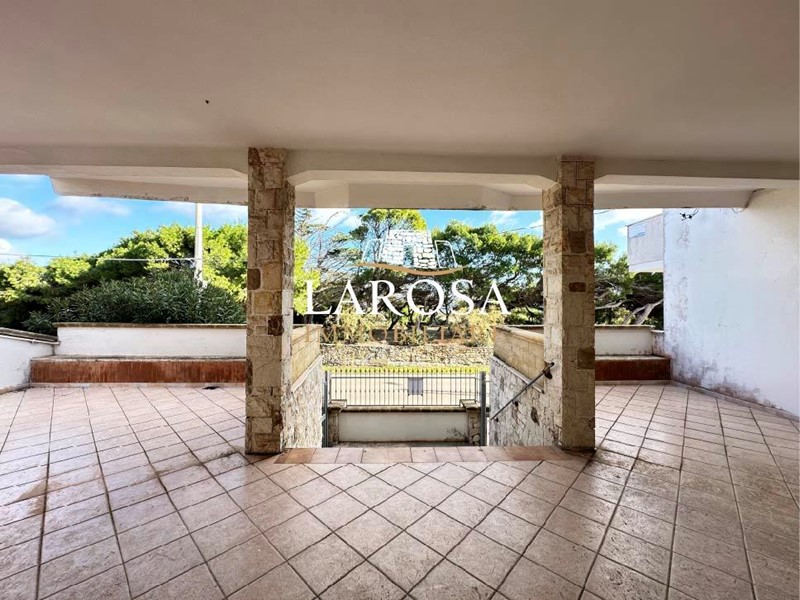 Casa Indipendente in Vendita a Melendugno, zona Torre Specchia, 298'000€, 270 m², con Box