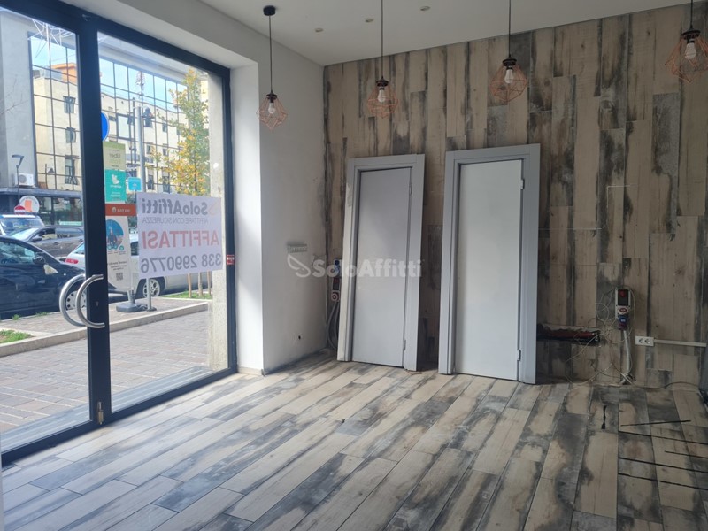 Capannone in Affitto a Pescara, zona Corso Vittorio Emanuele, 1'600€, 31 m²