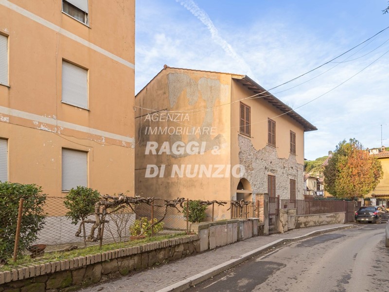 Casa Indipendente in Vendita a Grottaferrata, 350'000€, 250 m²