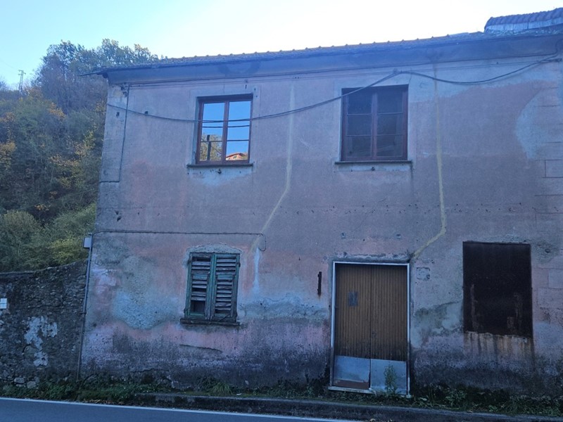 Casa Indipendente in Vendita a Campomorone, 60'000€, 150 m²